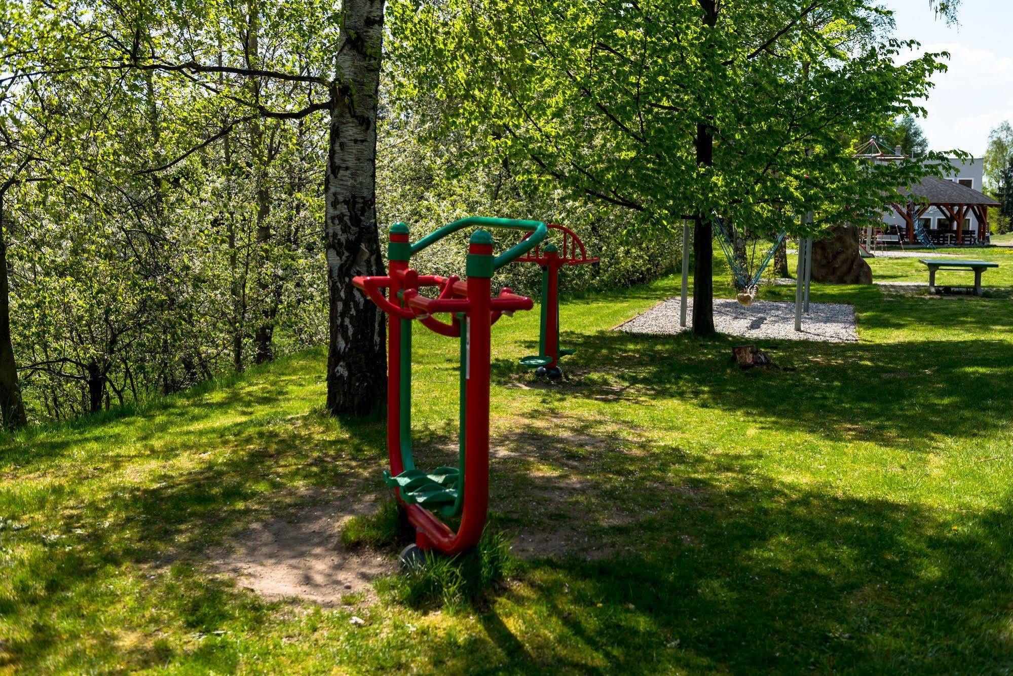 Camp Vary - Vitkova Hora - Veitsberg カルロヴィ・ヴァリ エクステリア 写真